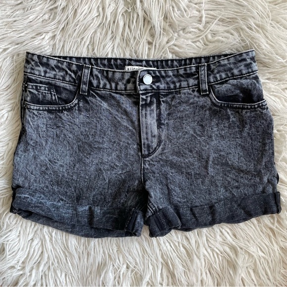 Alice and Olivia Justeen Acid Wash Black Denim High Rise Cuff Jean Shorts EUC 30 - Picture 3 of 9